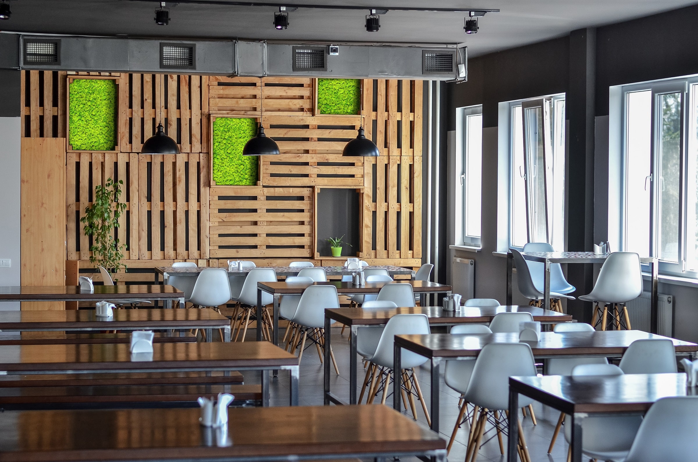 Café, Bistro und Restaurant Ausstattung mit Moosbildern_GREENIN