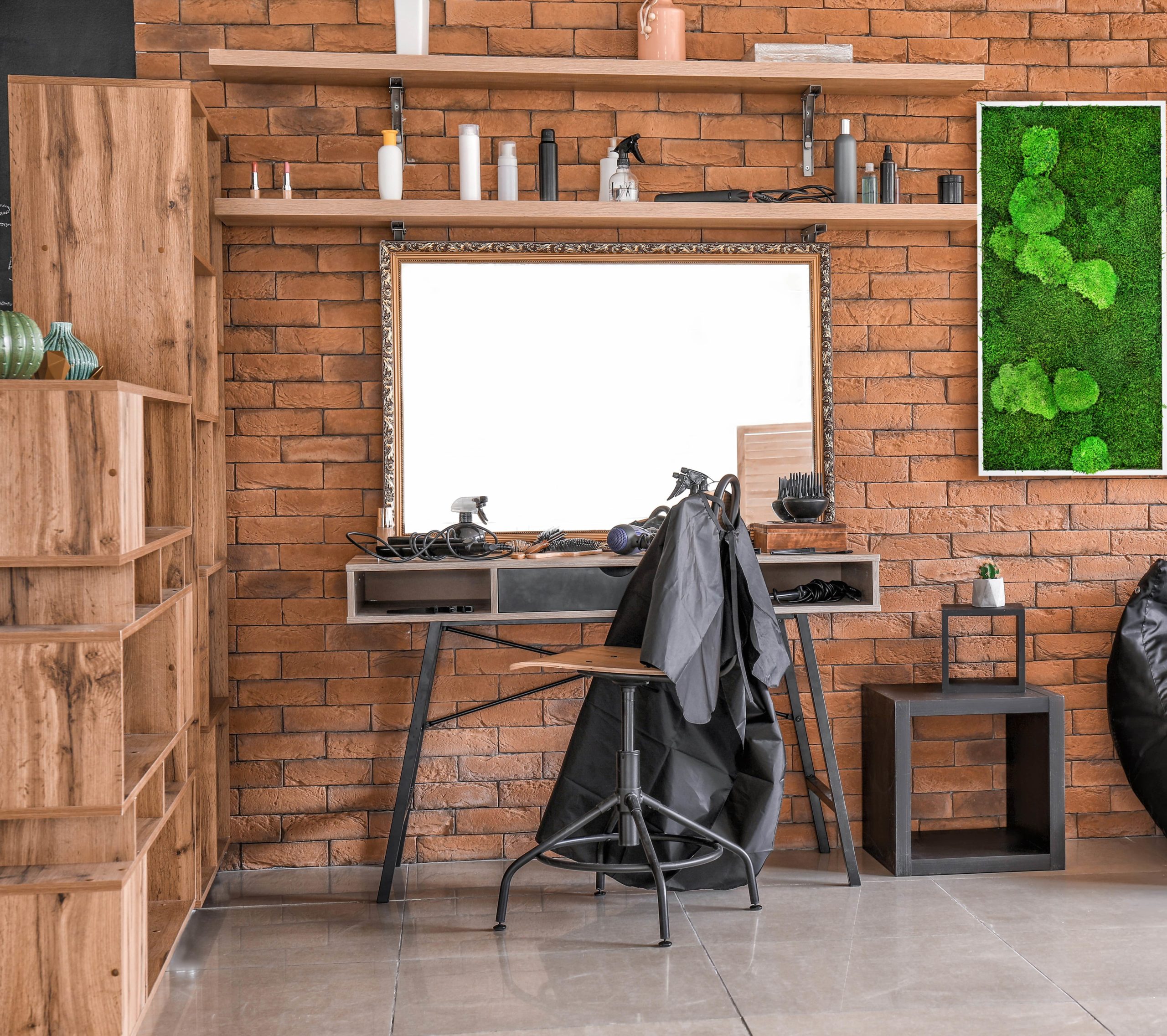 Friseur Salon mit Bild aus Moos_GREENIN-min