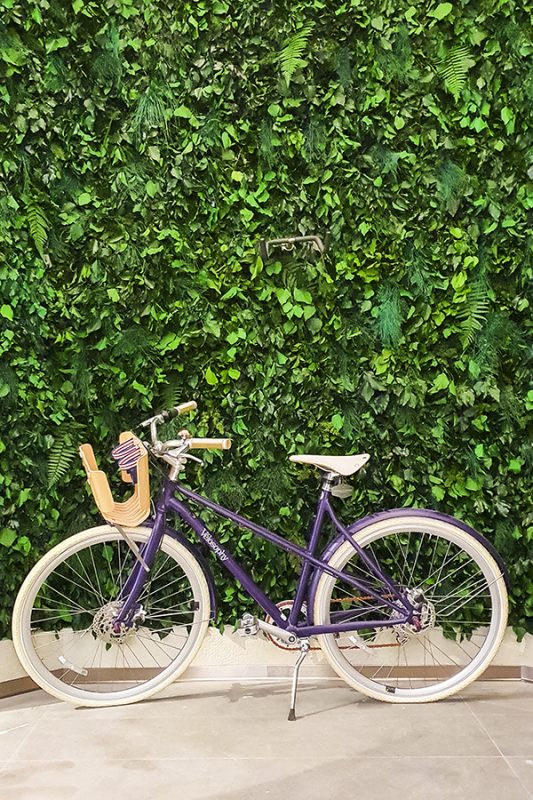 Nachhaltiges Design mit GREENIN Pflanzenwand oder Mooswand in Nespresso Boutique