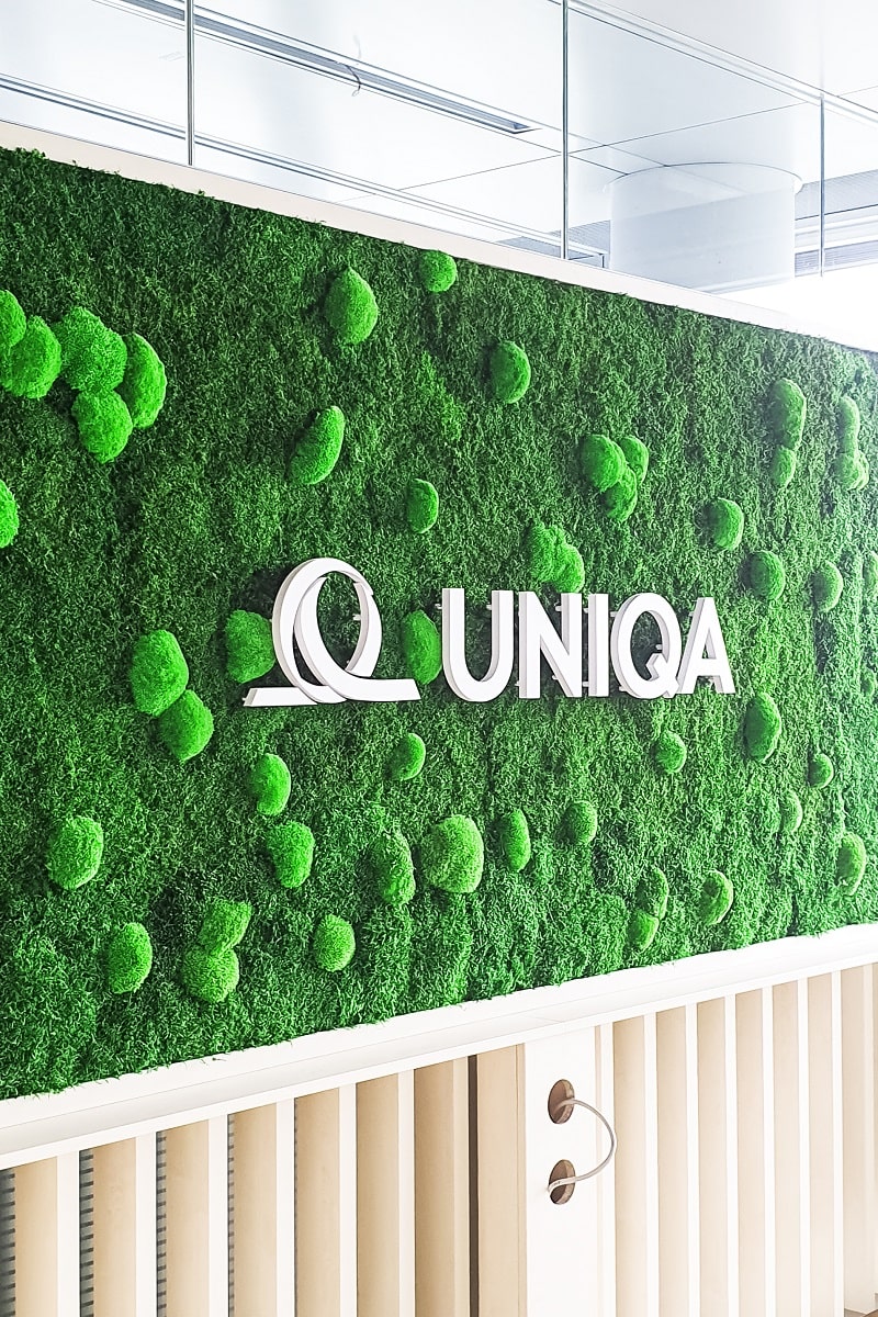 GREENIN Moosbild mit Firmenlogo-UNIQA